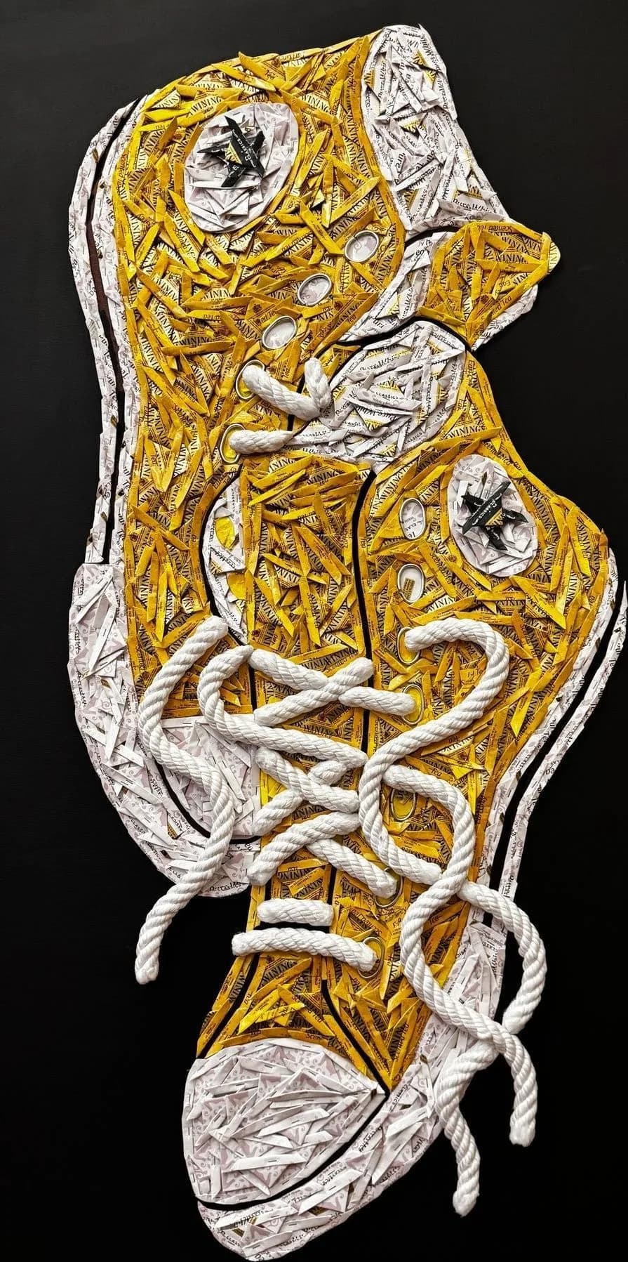 Maria Antonietta — bustine di tè Twinings, 120×70 cm. Reinterpretazione delle scarpe All Star ispirata al film di Sofia Coppola.
