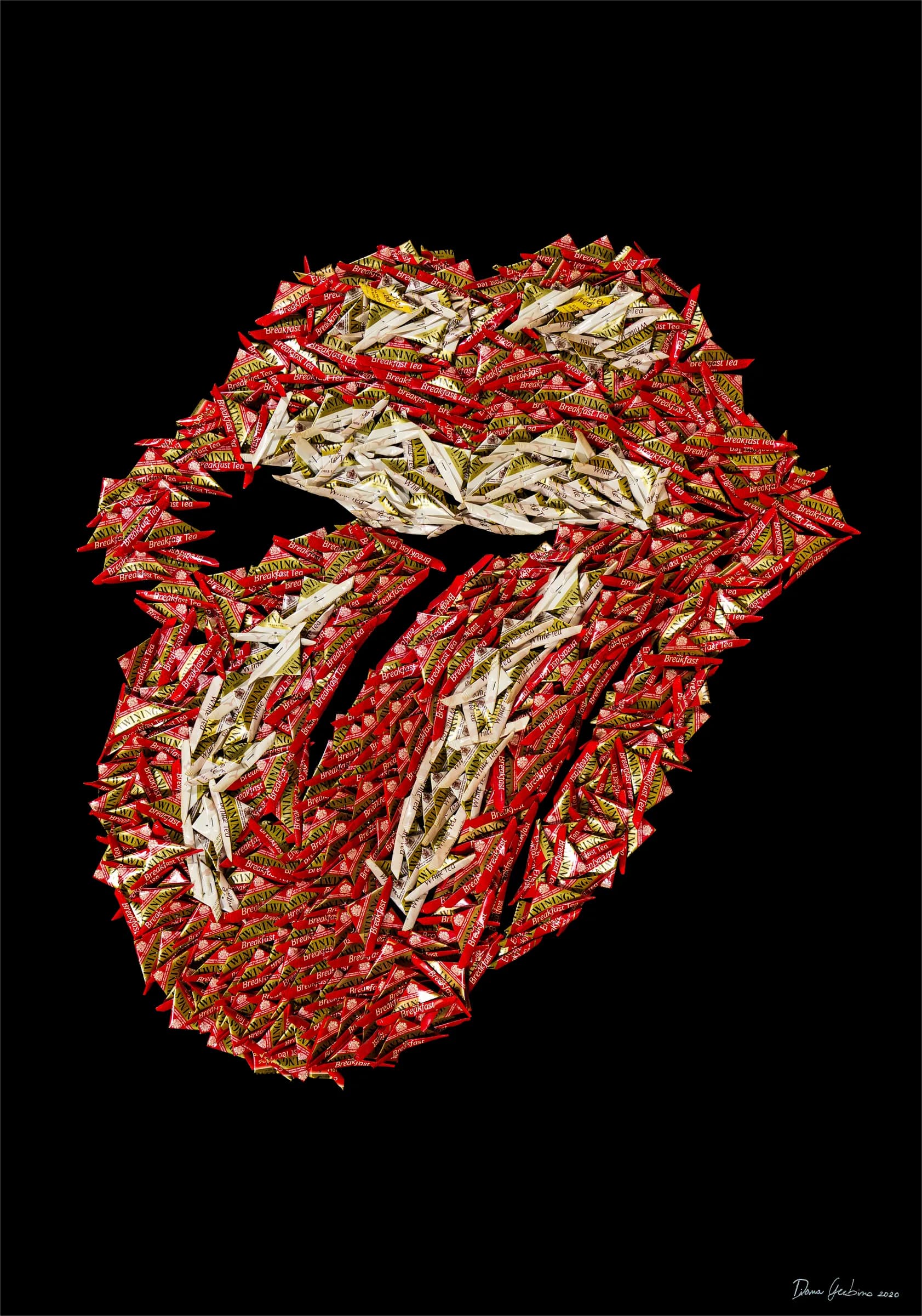 My Cup of Tea — bustine di tè Twinings, 100×70 cm. Reinterpretazione del logo Rolling Stones.